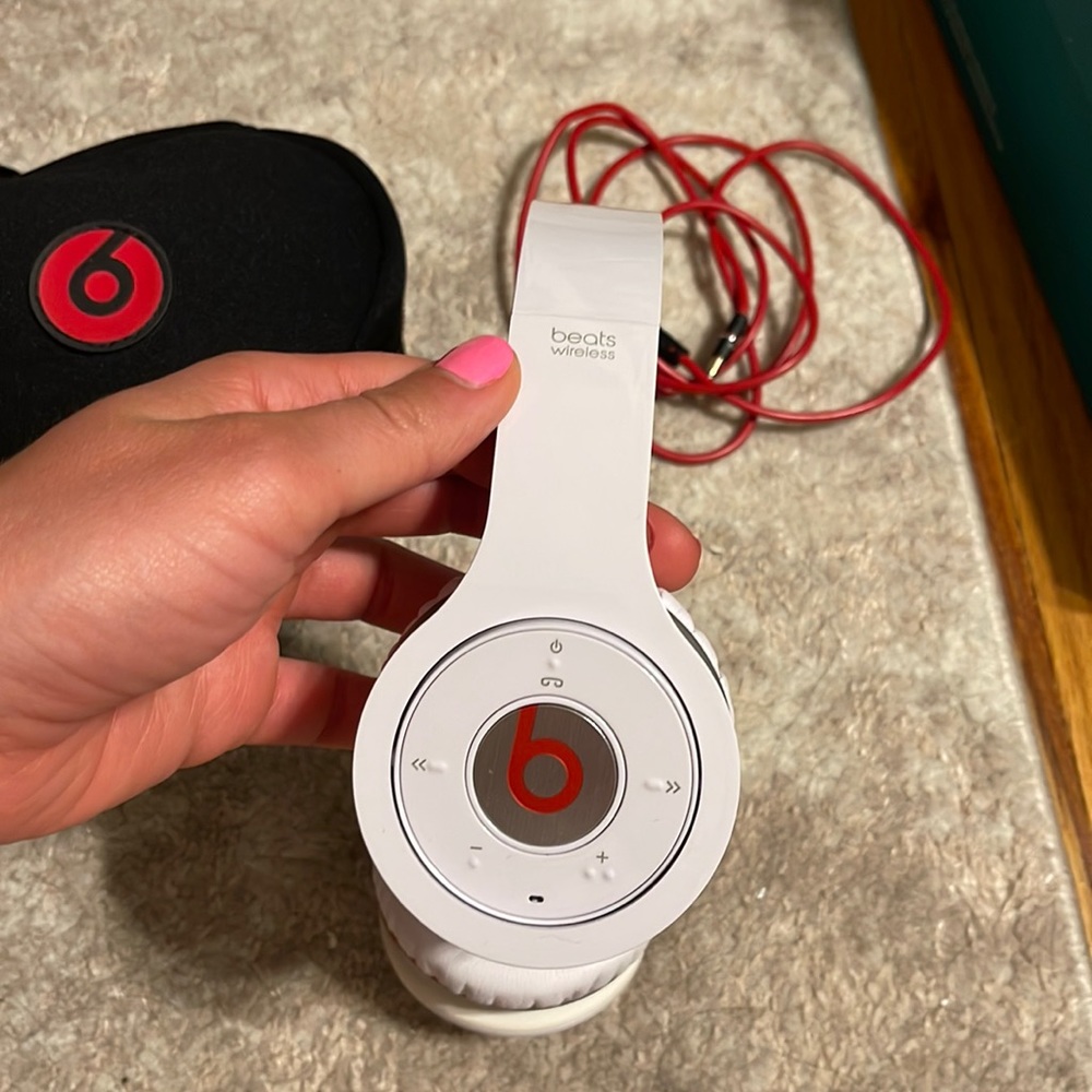 Wireless beats by Dre